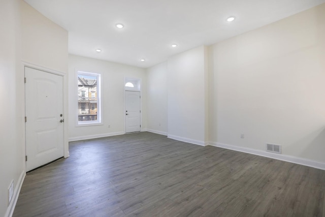 foyer with visible vents, baseboards, dark wood-type flooring, and recessed lighting