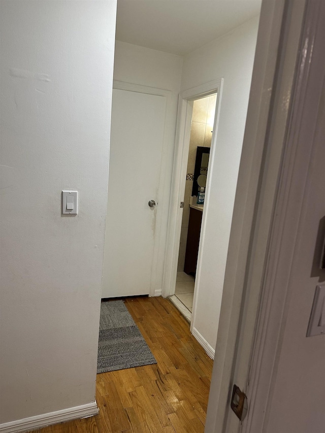 186 Highlands Ave Unit 5A, Clifton, NJ 07011 - hallway featuring wood finished floors and baseboards