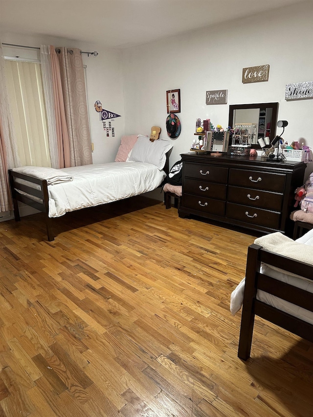 186 Highlands Ave Unit 5A, Clifton, NJ 07011 - bedroom with wood finished floors