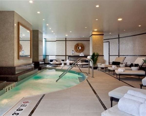 88 Morgan St Unit 2206, Jersey City, NJ 07302 - view of indoor community pool