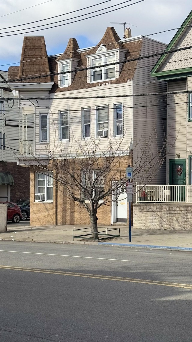 view of front of house