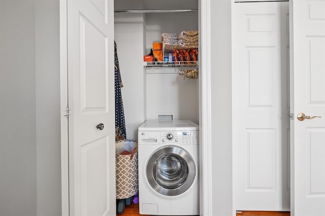 clothes washing area with washer / clothes dryer