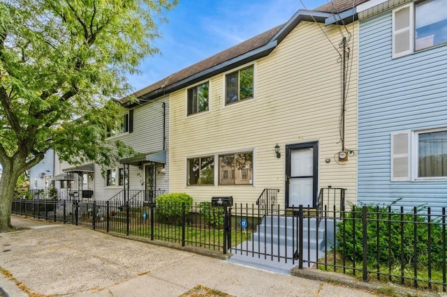 multi unit property with a fenced front yard