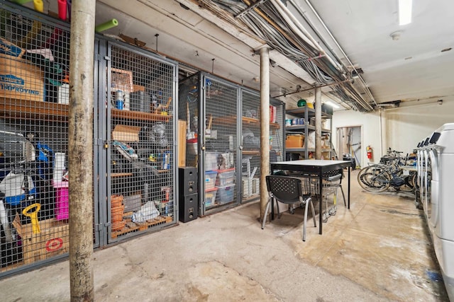 storage area with washing machine and dryer