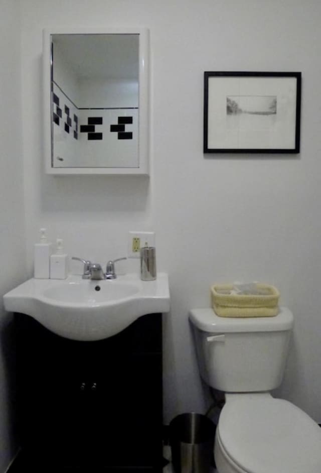 bathroom with toilet and vanity