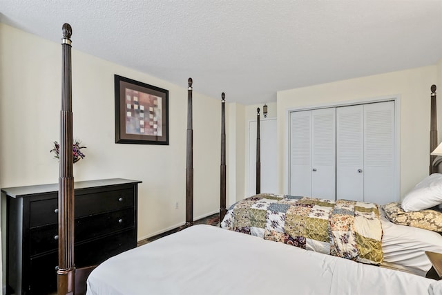 bedroom featuring a closet and a textured ceiling