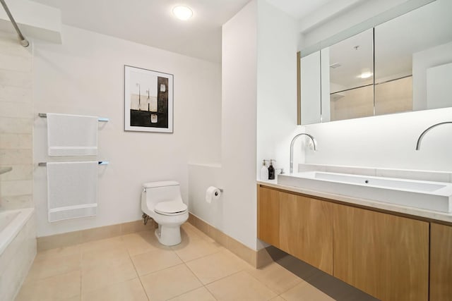 full bathroom featuring sink, tiled shower / bath, tile patterned floors, and toilet