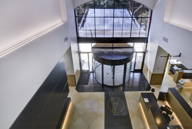 250 Gorge Rd Unit 16D, Cliffside Park, NJ 07010 - living area featuring a high ceiling