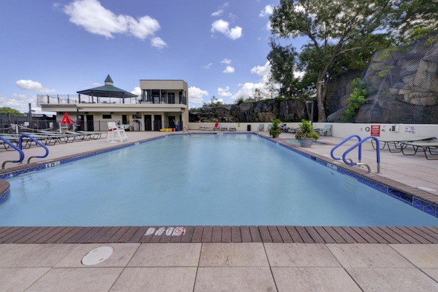 250 Gorge Rd Unit 16D, Cliffside Park, NJ 07010 - community pool with a patio