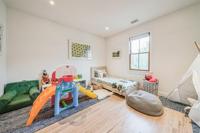 bedroom with visible vents, recessed lighting, baseboards, and wood finished floors
