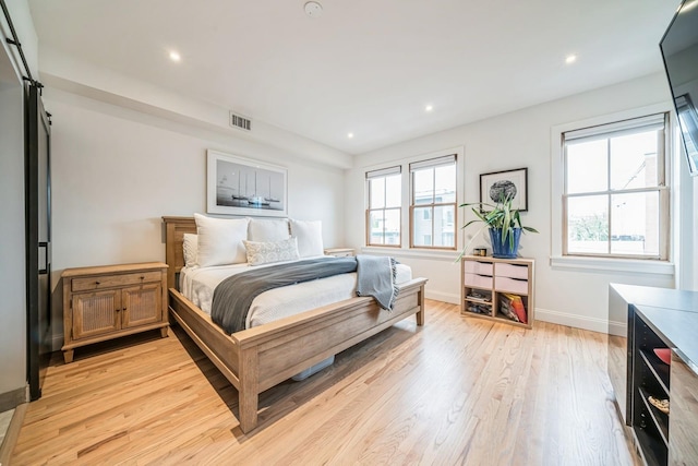 bedroom featuring recessed lighting, baseboards, visible vents, and light wood-style flooring