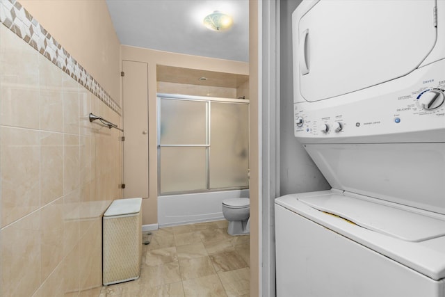 401 Harmon Cv, Secaucus, NJ 07094 - full bath featuring stacked washer / dryer and enclosed tub / shower combo