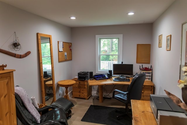 office area with recessed lighting