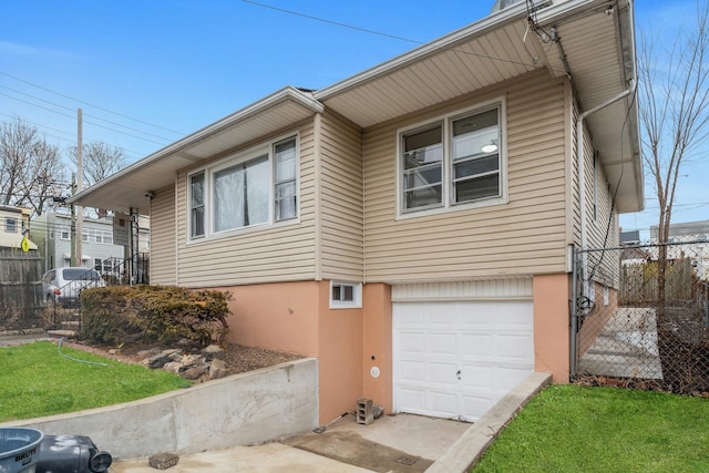 view of front of home featuring a garage and a front lawn