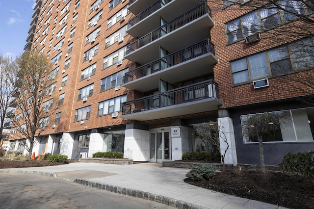 view of apartment building / complex