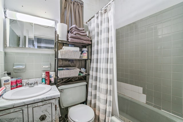 full bathroom with toilet, vanity, tile walls, decorative backsplash, and shower / bath combo