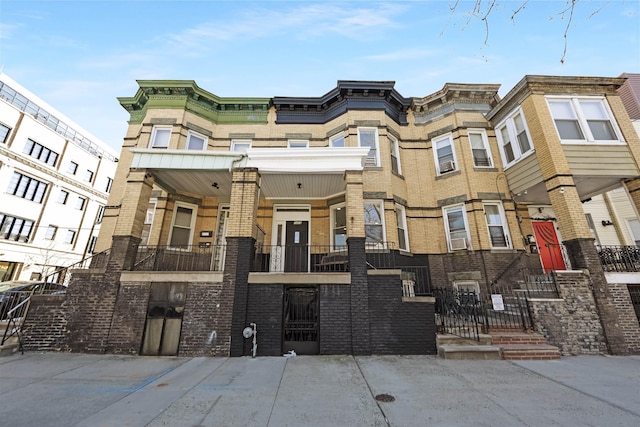 view of front facade with brick siding