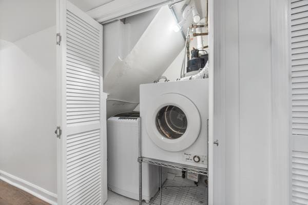 2608 Kennedy Blvd Unit 1, Union City, NJ 07087 - laundry area featuring baseboards and washing machine and clothes dryer