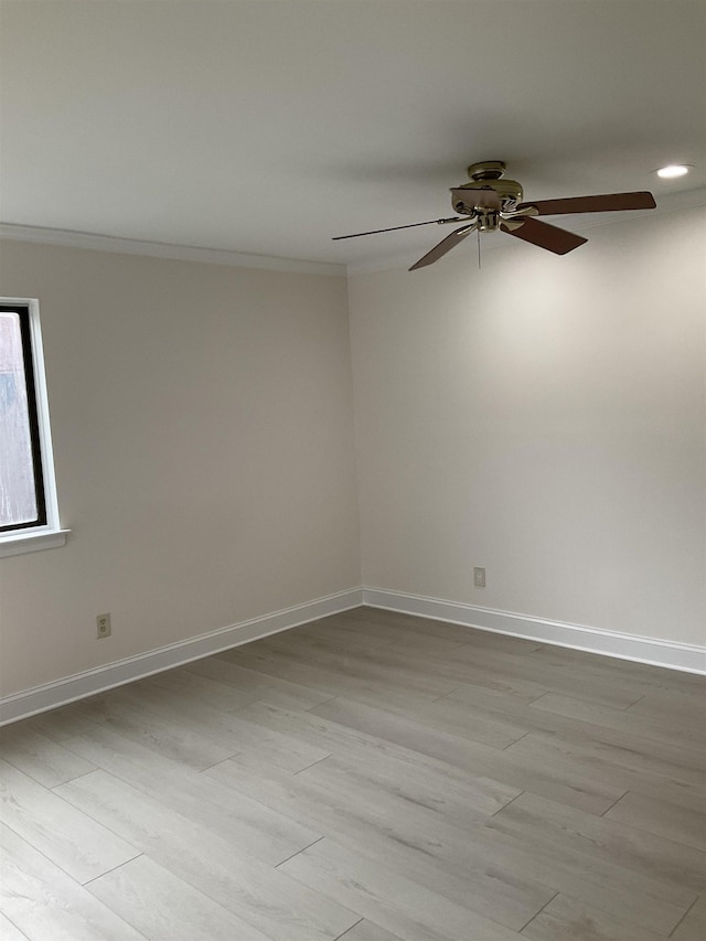 empty room featuring ceiling fan and ornamental molding