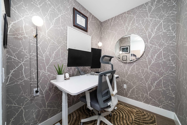 386 5th St Unit 404, Jersey City, NJ 07302 - office area with wallpapered walls and baseboards