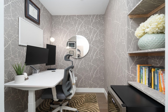 386 5th St Unit 404, Jersey City, NJ 07302 - home office featuring wallpapered walls and baseboards