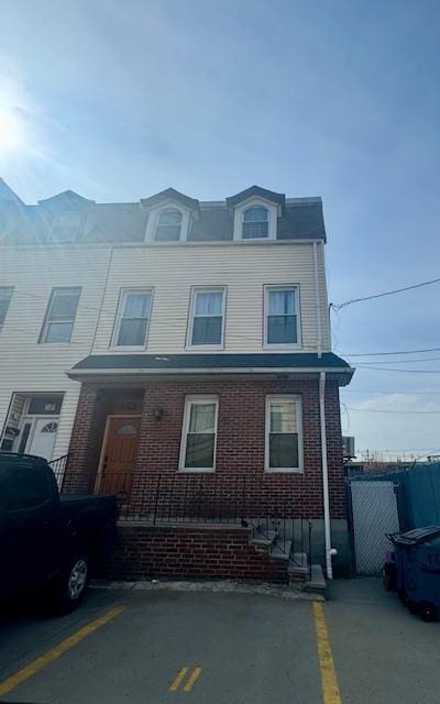 view of front facade featuring brick siding