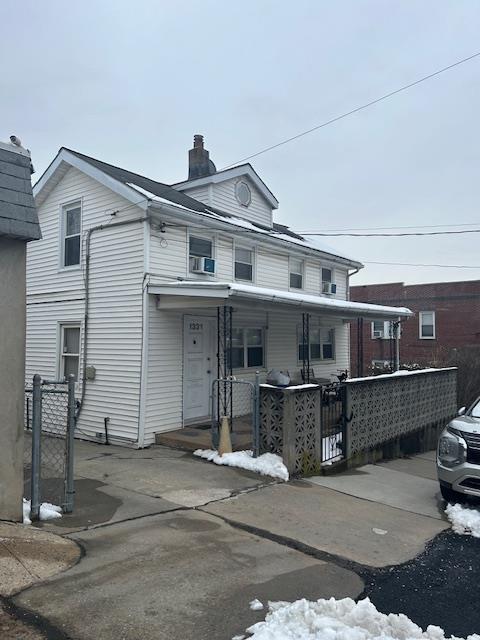 front of property featuring covered porch