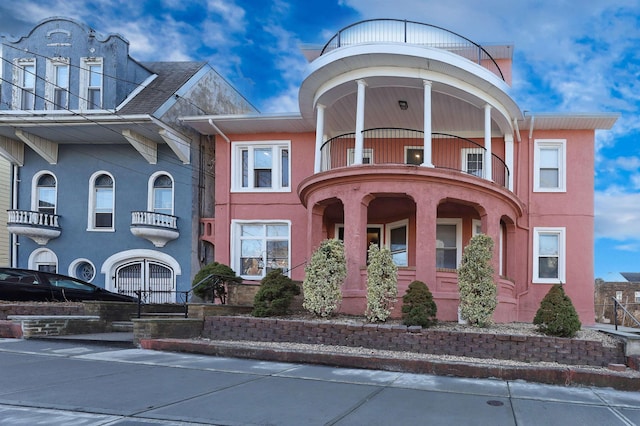 view of front of house with a balcony