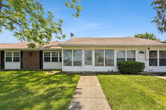 1072 Argyll Cir, Lakewood Township, NJ 08701 - ranch-style house featuring a front lawn