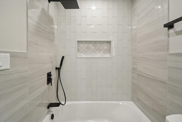 bathroom featuring tiled shower / bath combo