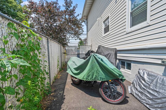 70 County Ave, Secaucus, NJ 07094 - view of yard