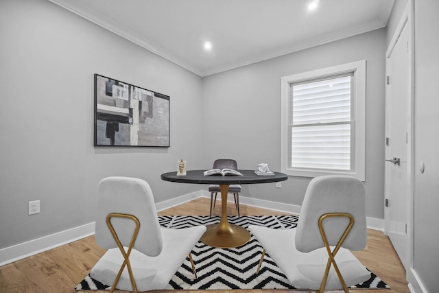 dining room featuring baseboards, light wood finished floors, recessed lighting, and crown molding