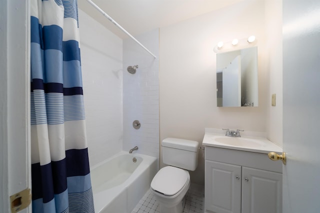 full bath with shower / tub combo, toilet, and vanity