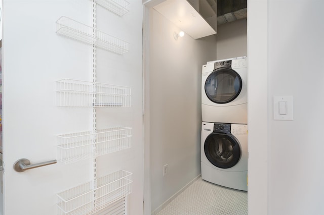 140 Bay St Unit 6G, Jersey City, NJ 07302 - laundry room with stacked washing machine and dryer and baseboards