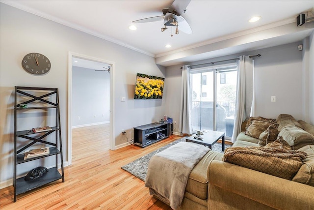 living room featuring crown molding, ceiling fan, and light hardwood / wood-style floors