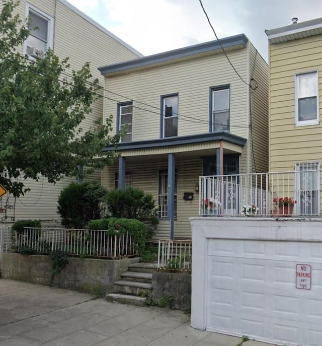 view of front of property featuring a porch