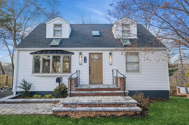 cape cod-style house featuring a shingled roof