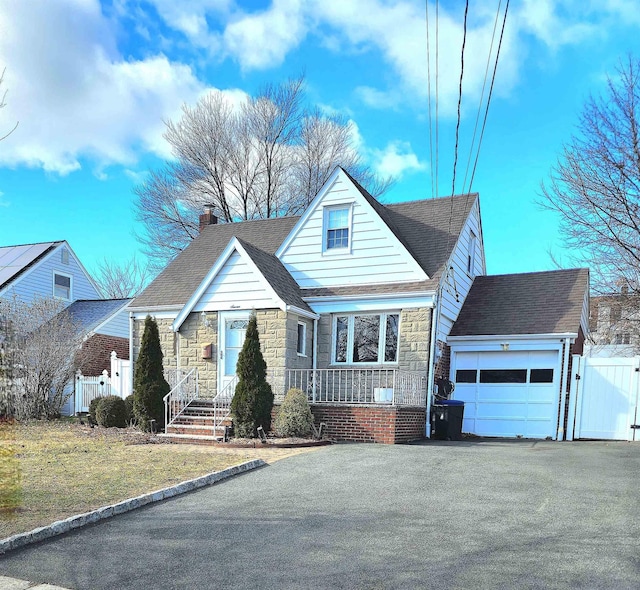 view of front facade featuring a garage and a front lawn