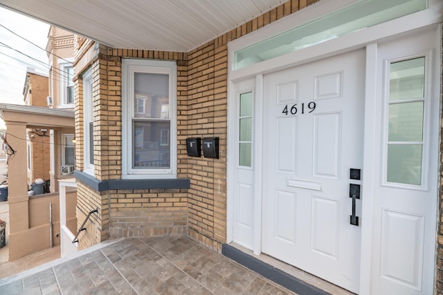 doorway to property with covered porch