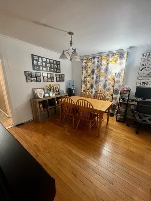 dining area featuring an inviting chandelier and hardwood / wood-style floors