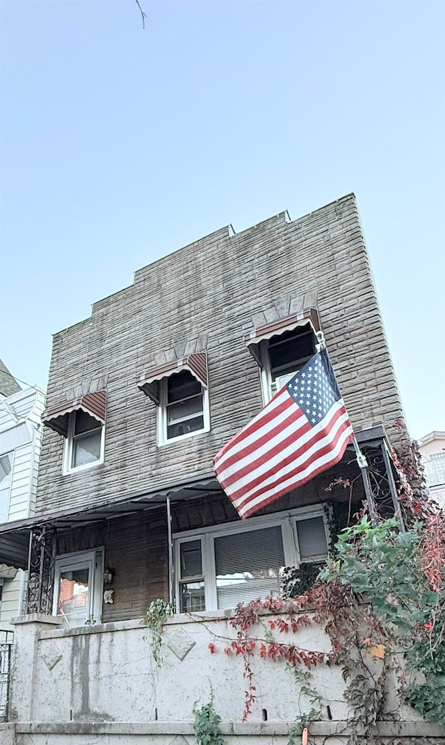 view of front of property