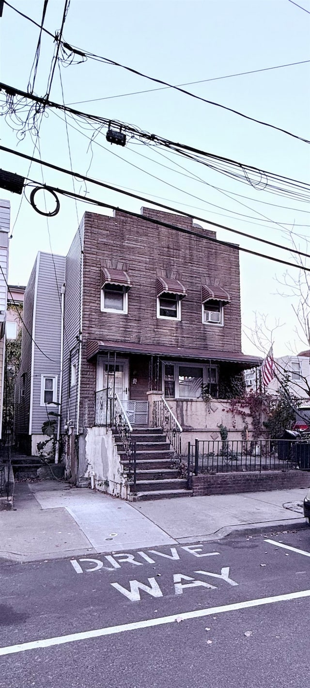 view of front facade