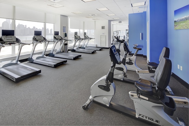 exercise room featuring baseboards