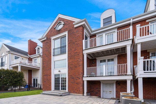 10 Half Moon Isle Unit 10, Jersey City, NJ 07305 - photo 6