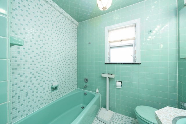 166 W 37th St, Bayonne, NJ 07086 - full bath featuring a bathtub, tile walls, and vanity