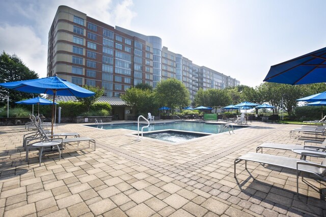 8100 River Rd Unit 0107, North Bergen, NJ 07047 - community pool with a community hot tub and a patio area