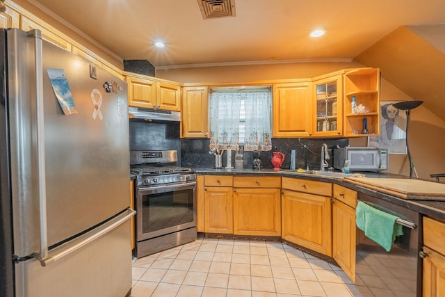509 81st St, North Bergen, NJ 07047 - kitchen with stainless steel appliances, a sink, under cabinet range hood, dark countertops, and recessed lighting