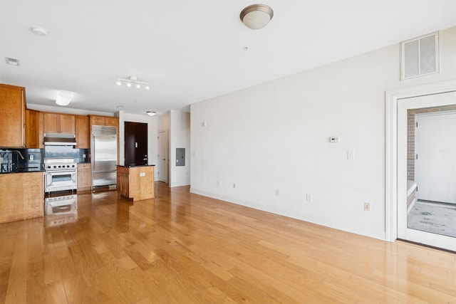 kitchen with premium appliances, visible vents, open floor plan, light wood-type flooring, and brown cabinetry