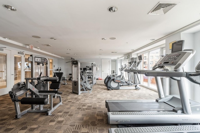 exercise room featuring carpet floors and visible vents