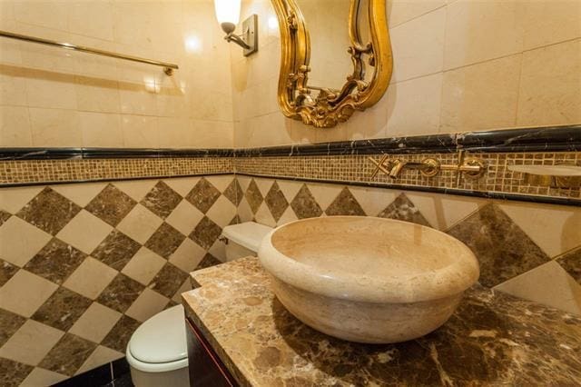 750 Mainsail Ln, Secaucus, NJ 07094 - half bathroom with tile walls, vanity, and toilet
